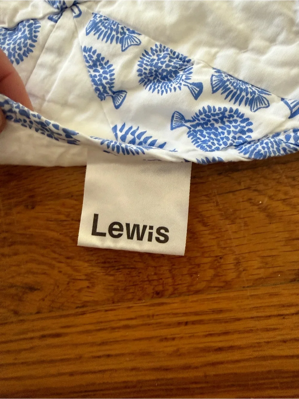 Lewis Home All Cotton Patchwork Quilt in Blowfish Pattern- Like New